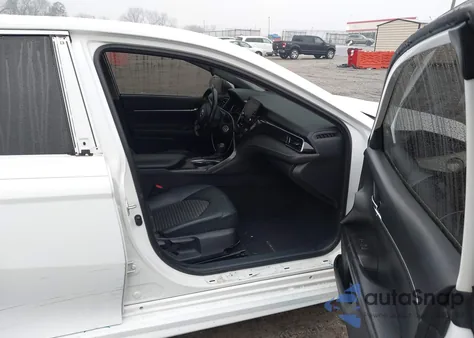 2021 Toyota Camry Se z USA, uszkodzony, nr VIN 4T1G11AK9MU524145